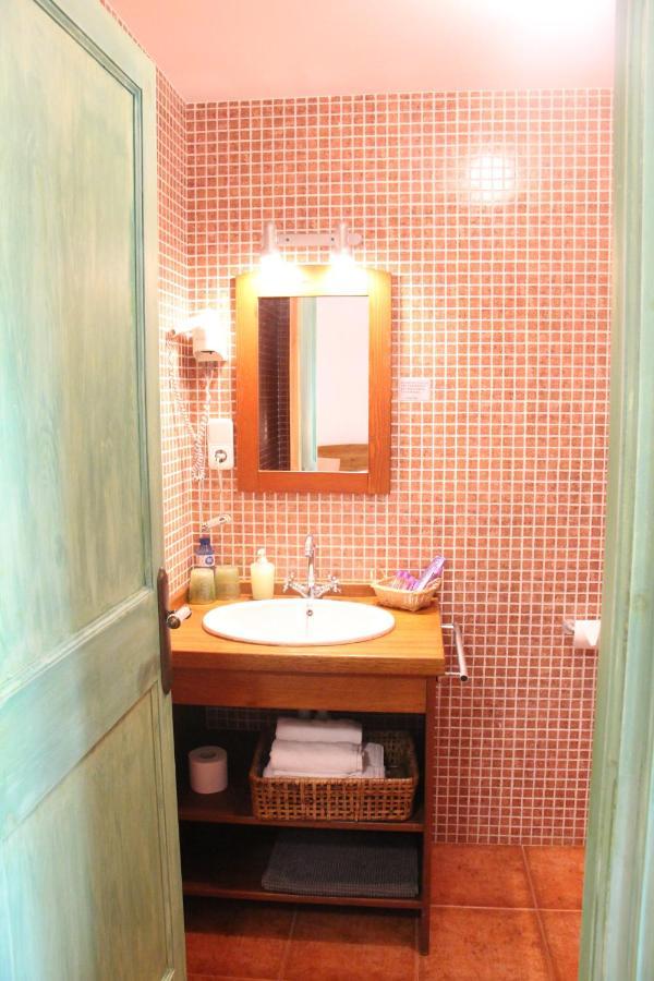 Hostal L'Ou De Reig モンセニー エクステリア 写真