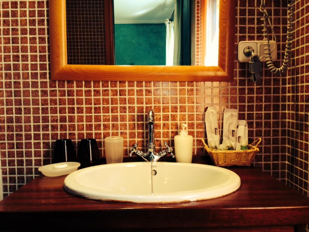 Hostal L'Ou De Reig モンセニー エクステリア 写真